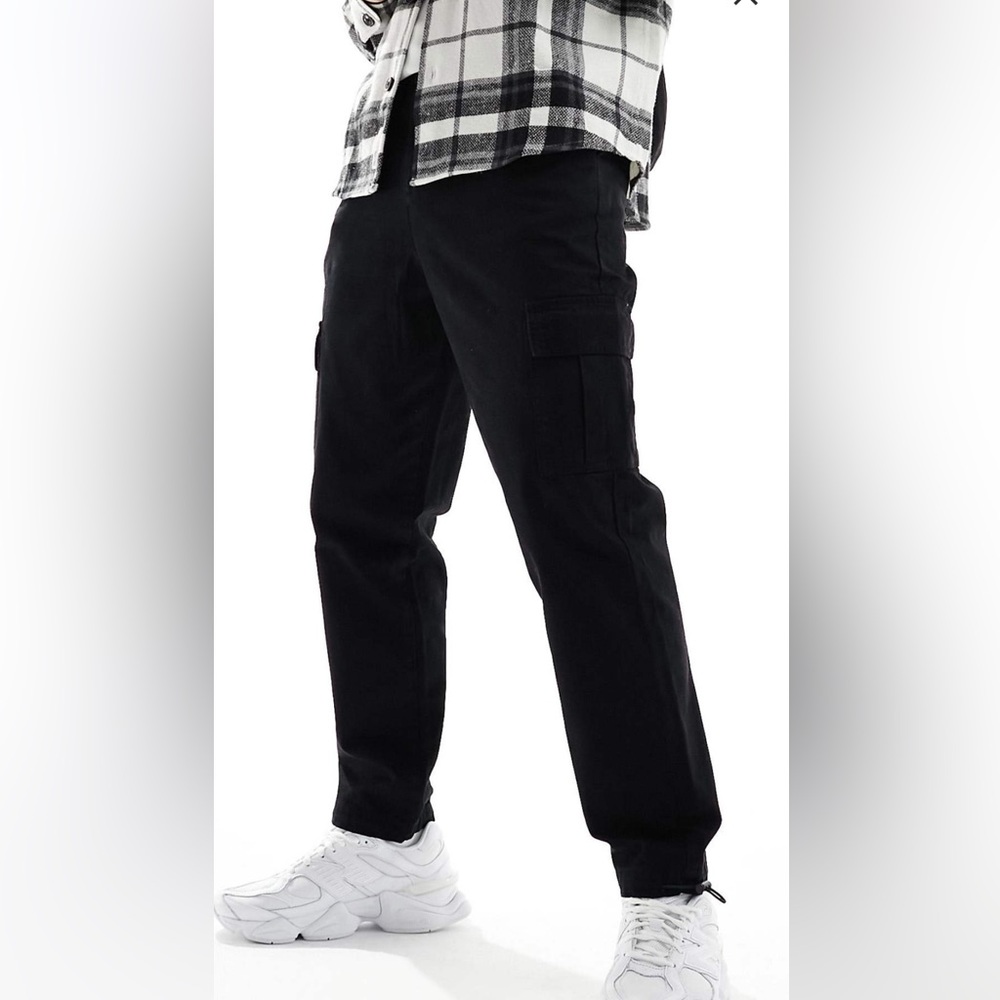 GUC ASOS Men’s cargo pants size 32” Waist 30” inseam.